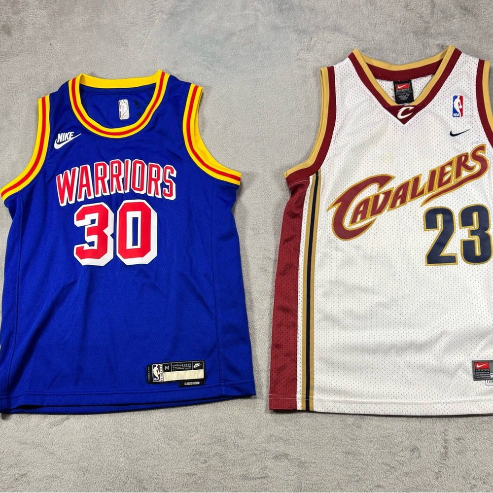 Lot Bundle Of 2 Nike NBA Jerseys Youth / Women Curry And James Size Medium